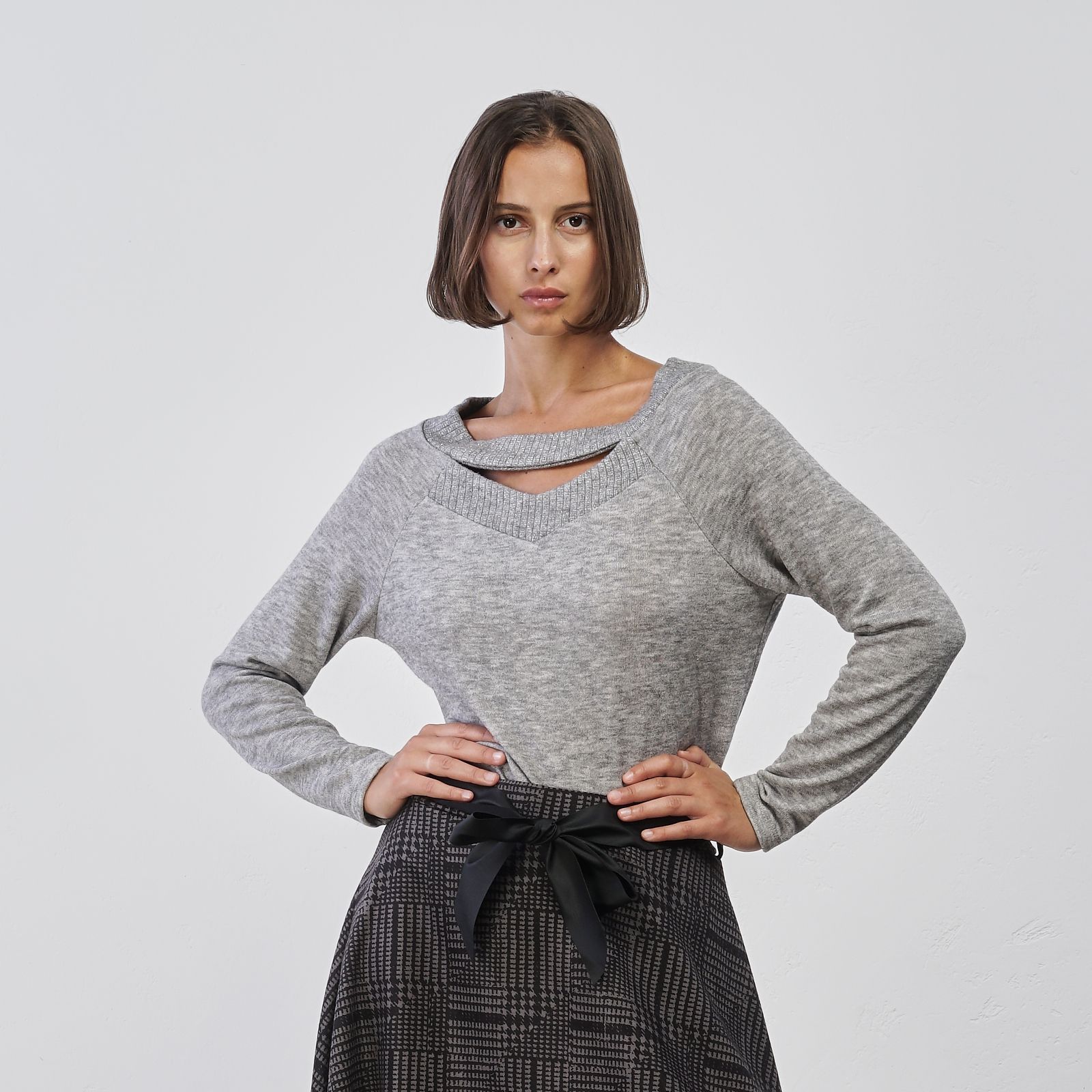 Uniquestyle - Maglietta Donna Con Scollo A V, Maniche Corte E Stampa Piume - Taglia Loose, Colore Grigio (M) - 65% Cotone, 35% Poliestere