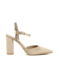 Decolletè beige satinate a punta con tacco alto largo cinturino e dettagio con strass