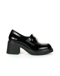 Mocassini neri casual con tacco medio largo