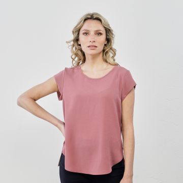 Top rosa con girocollo ampio