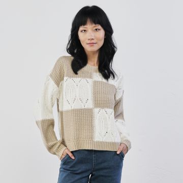 Maglioncino beige e bianco con ricami