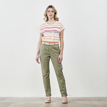 Pantaloni verdi con cintura intrecciata in paglia