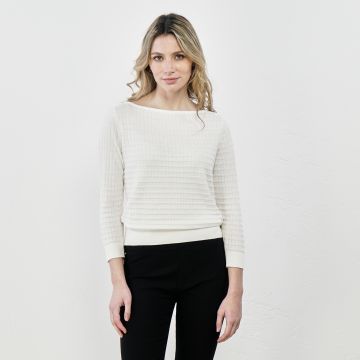 Maglia bianca con scollo a barchetta