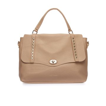 Borsa a mano beige con borchie a cuore e tracolla removibile