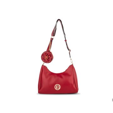 Borsa rossa da donna con tracolla e dettaglio ciondolo porta monete