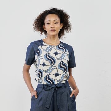 T-shirt blu con maniche corte in stampa optical