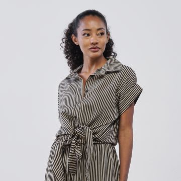 Camicia a righe bianche e nere da donna con manich