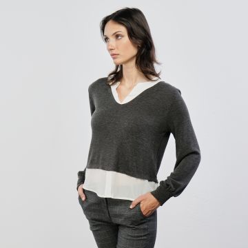 Maglia grigia pezzo unico con dettaglio camicia