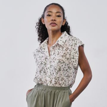 Camicia smanicata a fantasia floreale verde da don