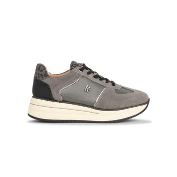 Sneakers grigie da donna con suola platform e logo laterale