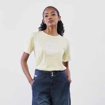 T-shirt gialla da donna Yes Zee maniche corte con decoro