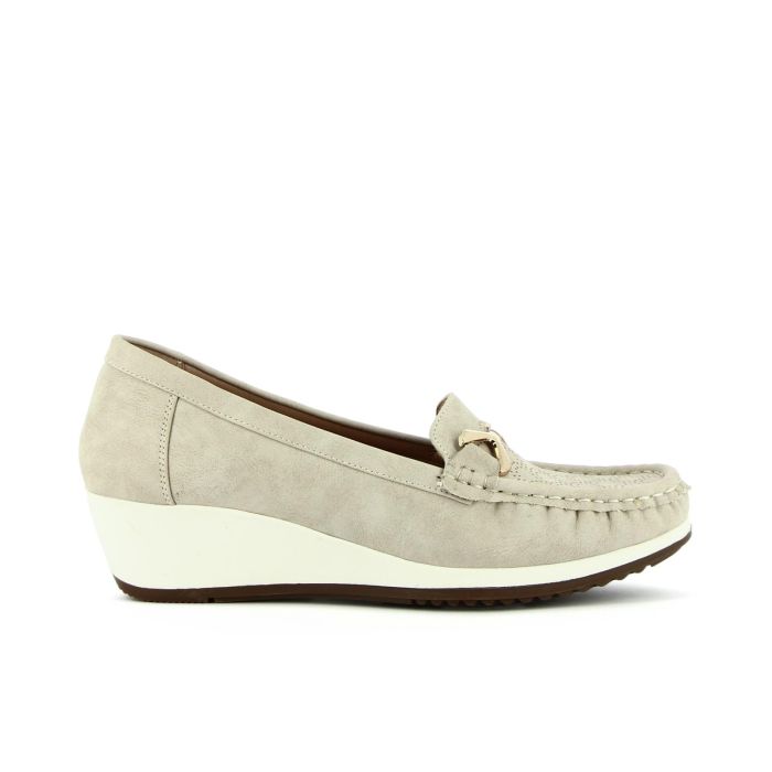 Mocassini beige comfort con settaglio traforato zeppina e morsetto