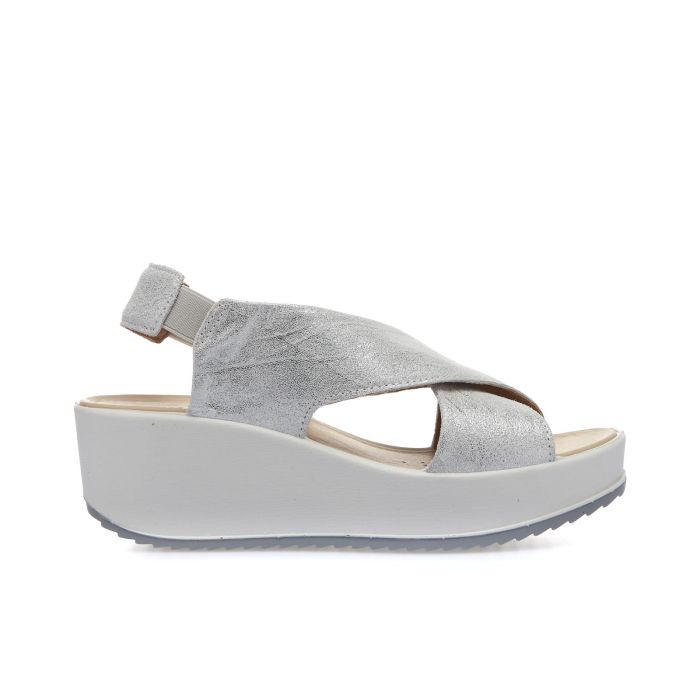 Sandali casual argento in pelle con maxi zeppa e cinturino elasticizzato