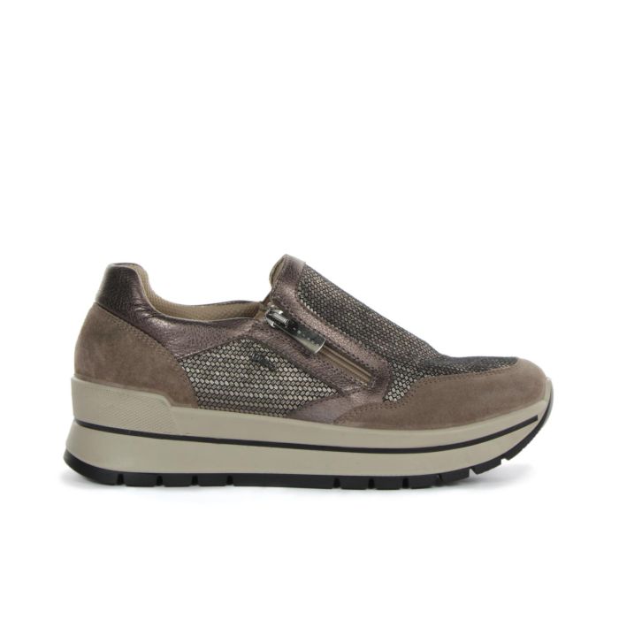 Sneakers slip-on marroni in pelle con suola platform