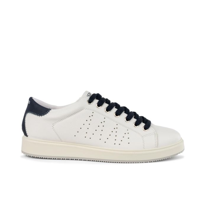 Sneakers bianche traforate in pelle