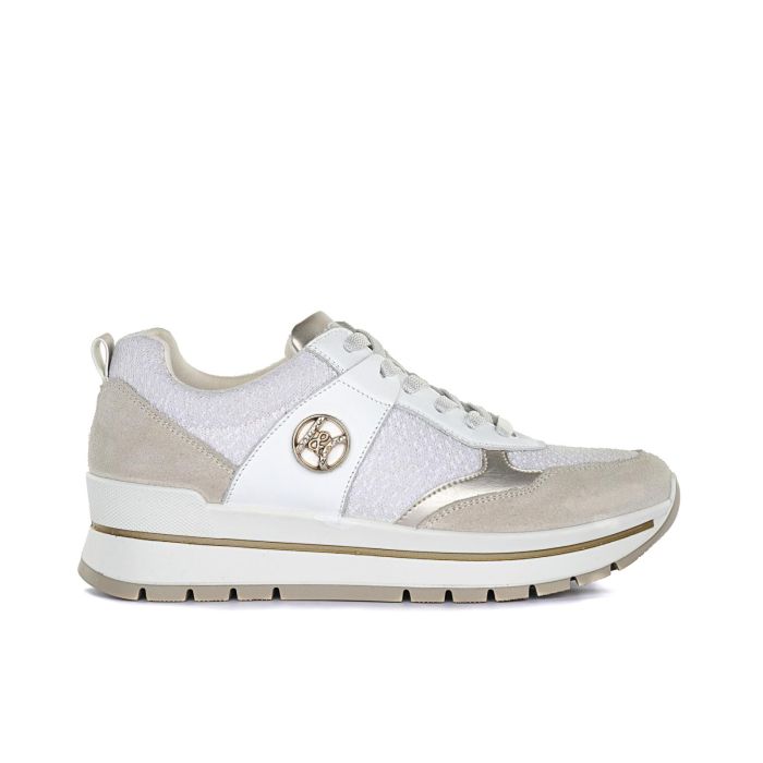 Sneakers bianche con dettagli laminati e logo laterale