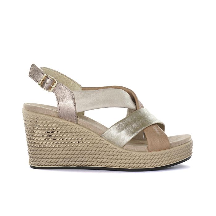 Sandali beige da donna in pelle con zeppa  e cinturini incrociati