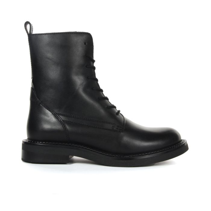 Anfibi neri in pelle con lacci e cuciture