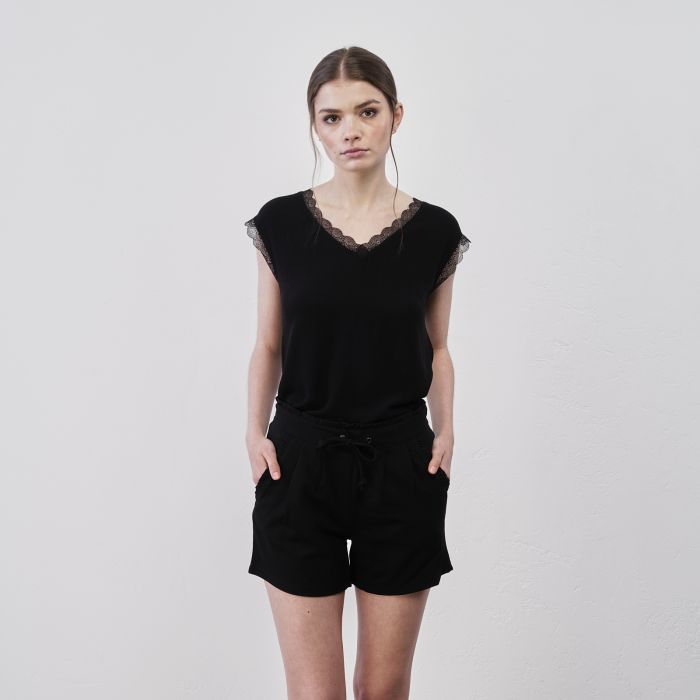 Pantaloni corti neri da donna