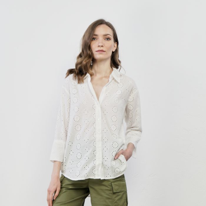 Camicia bianca in tessuto sangallo