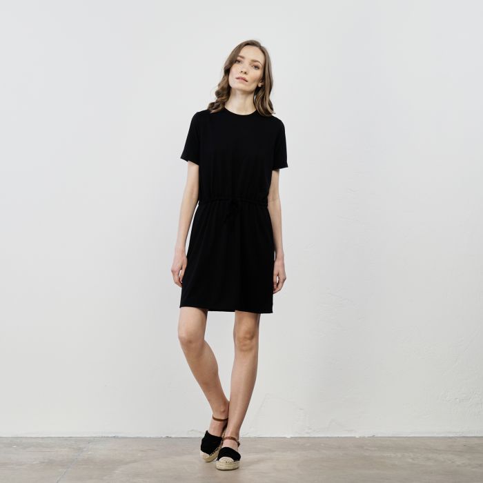 Abito corto nero sportivo con coulisse in vita