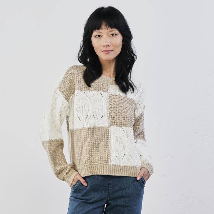 Maglioncino beige e bianco con ricami