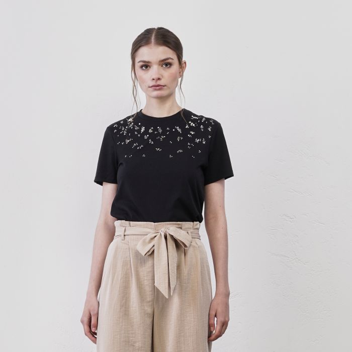 T-shirt nera da donna con maniche corte e strass