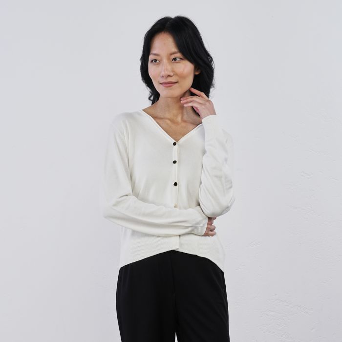 Maglioncino bianco da donna con bottoni
