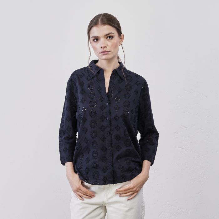 Camicia blu da donna in pizzo sangallo