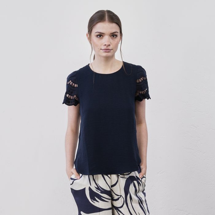 T-shirt blu da donna con maniche corte in tessuto traforato