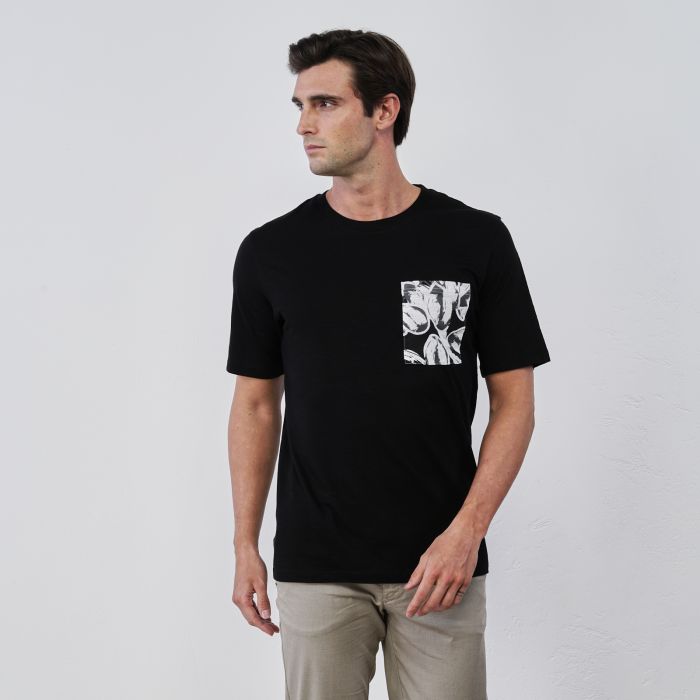 T-shirt nera da uomo maniche corte con taschino