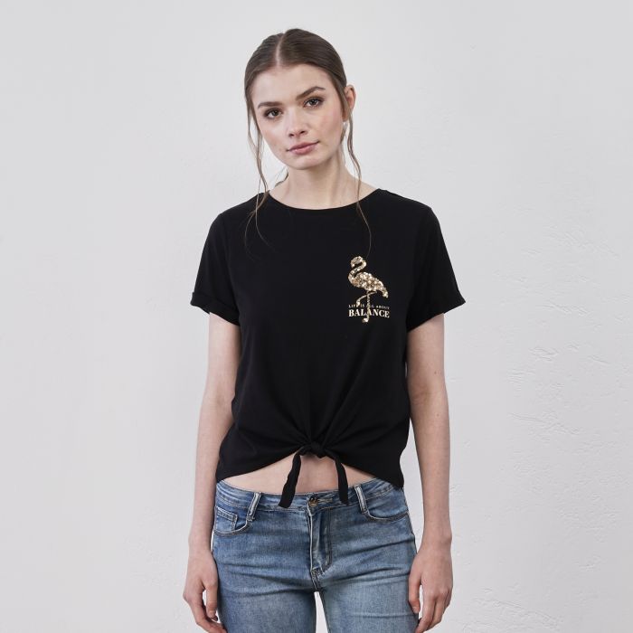 T-shirt nera da donna con maniche corte, nodo e dettaglio fenicottero paillettes
