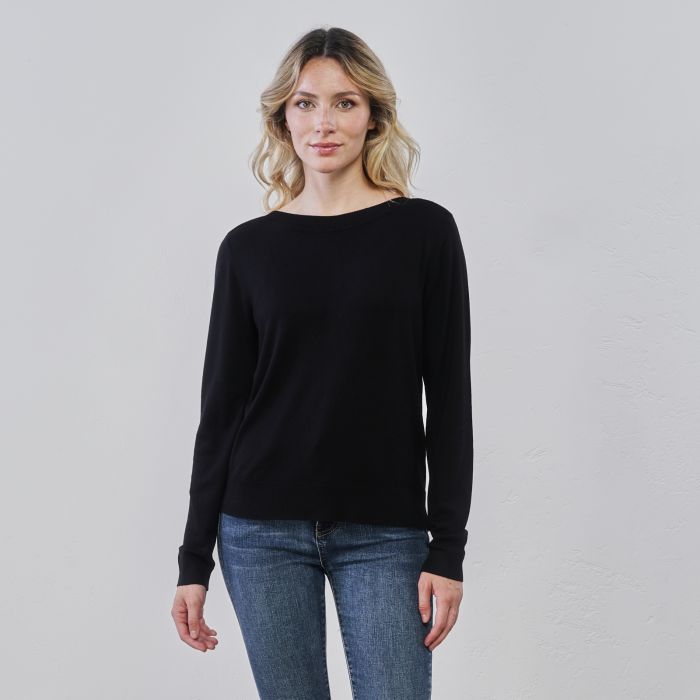 Maglioncino leggero nero da donna con scollo a barchetta