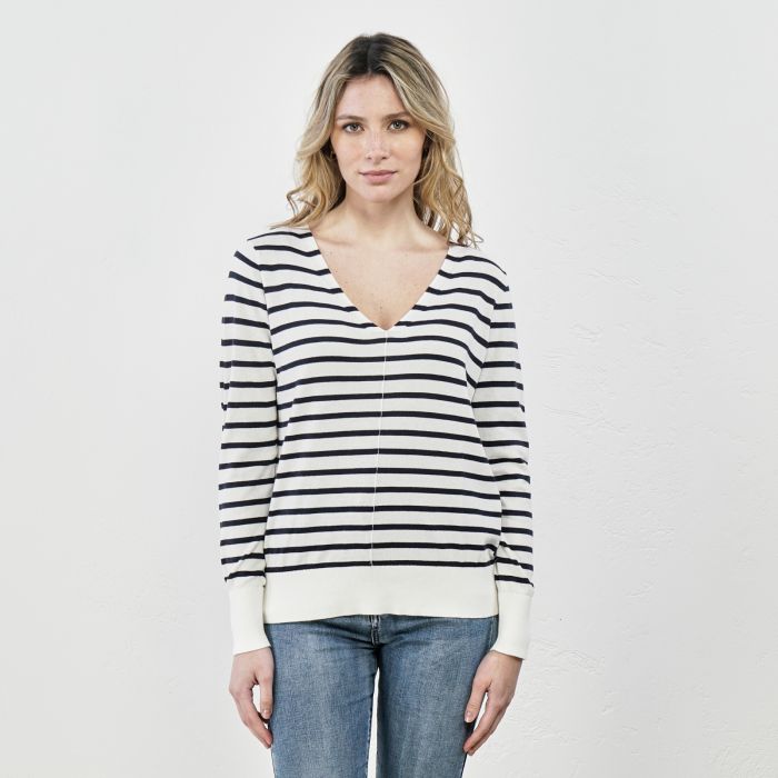 Maglioncino leggero bianco a righe con scollo a V