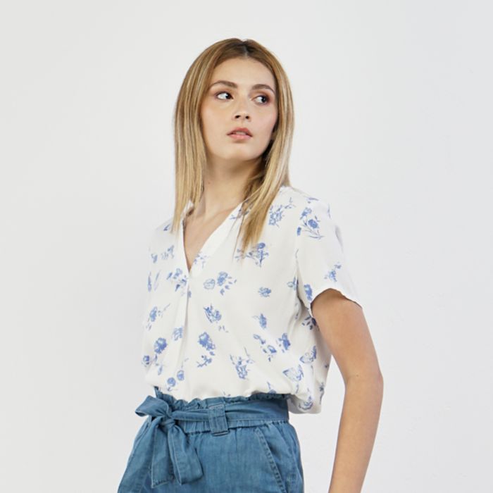 Top bianco maniche corte in fantasia a fiori