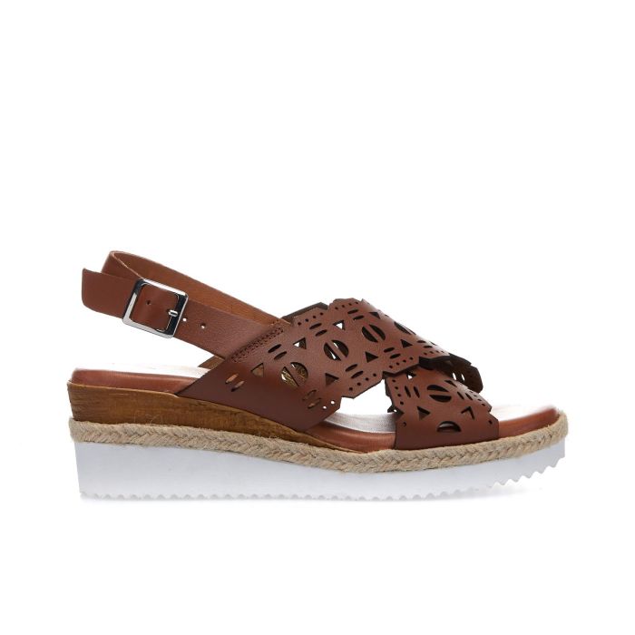 Sandali casual marroni in pelle traforata con zeppa