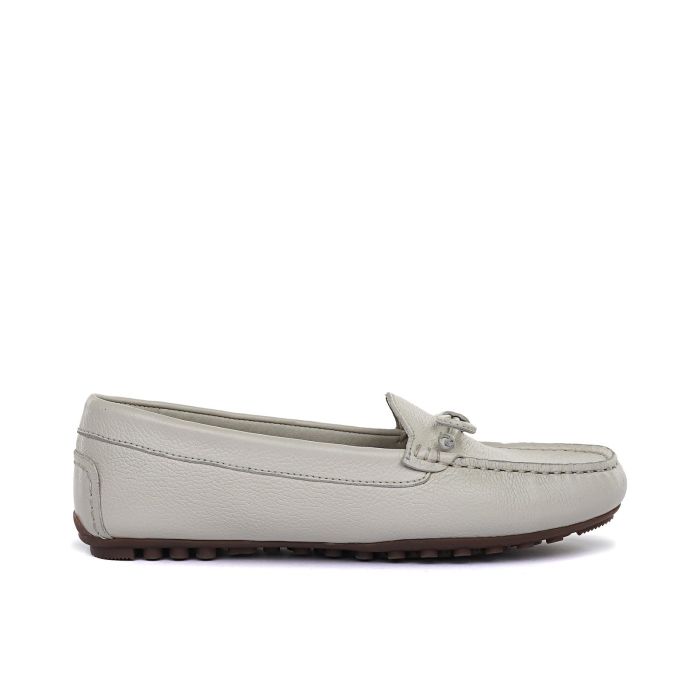 Mocassini casual beige in pelle con fiocchetto e suola sgomata