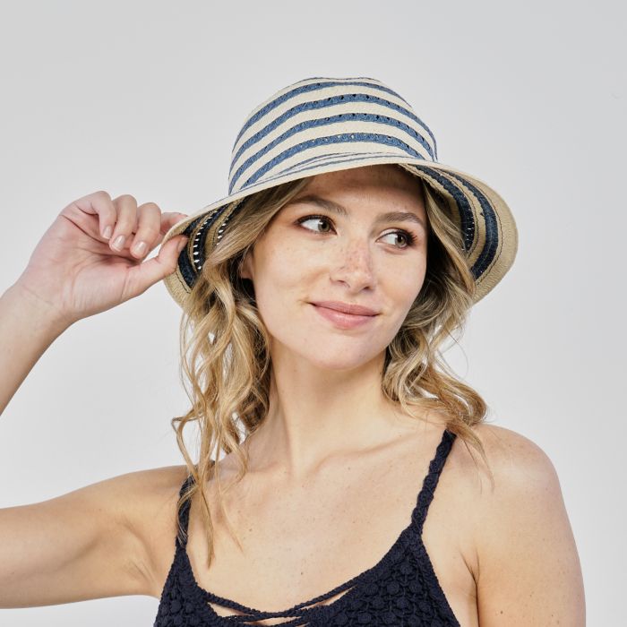 Cappello beige e blu da mare effetto paglia