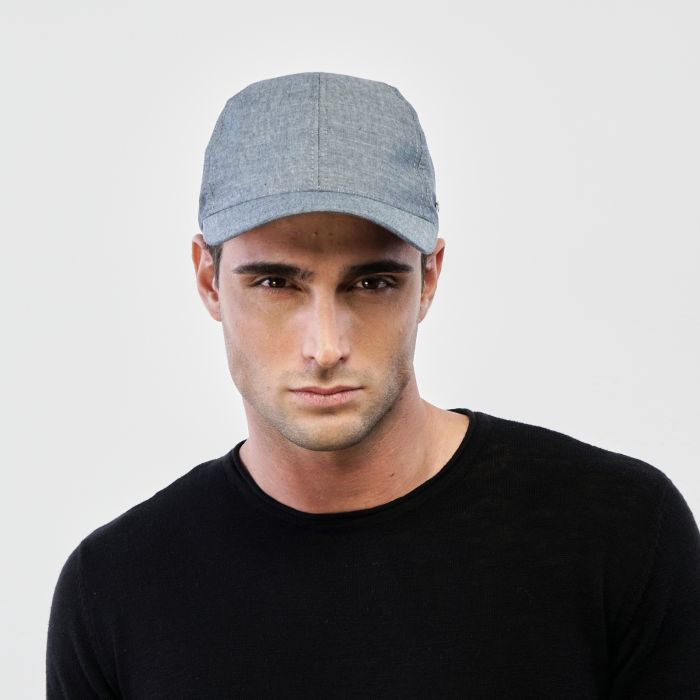 Cappellino azzurro in tessuto denim
