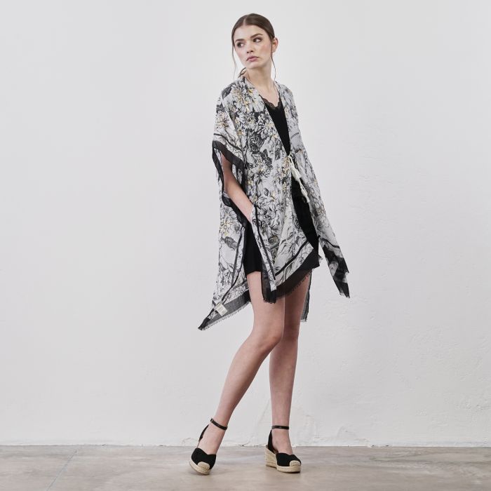Kaftano nero e bianco da mare in stampa floreale con laccio