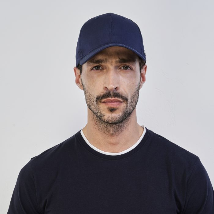 Cappellino blu da uomo con visiera