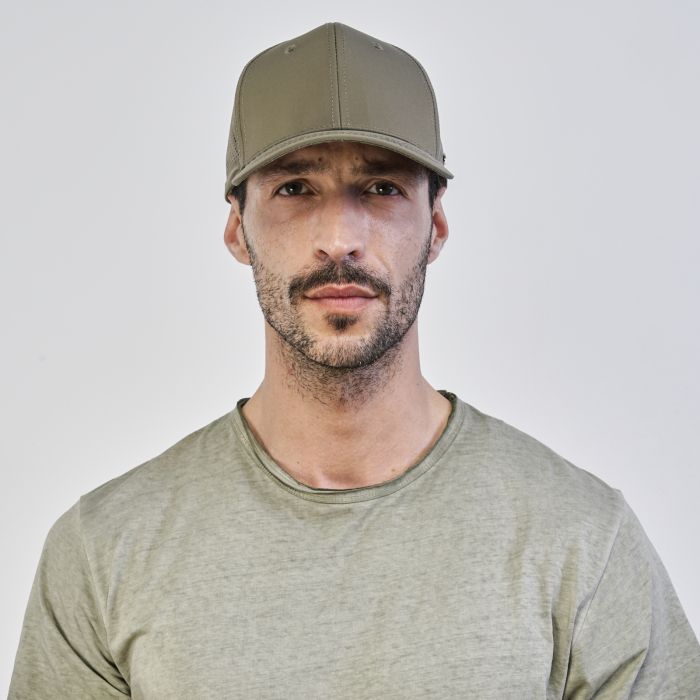 Cappellino verde da uomo con inserto traforato