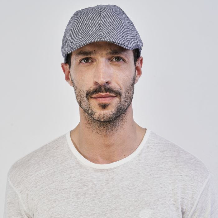 Coppola blu da uomo in fantasia a righe