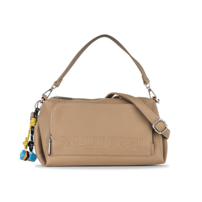 Borsa beige a spalla da donna con ciondoli colorati e logo stampato