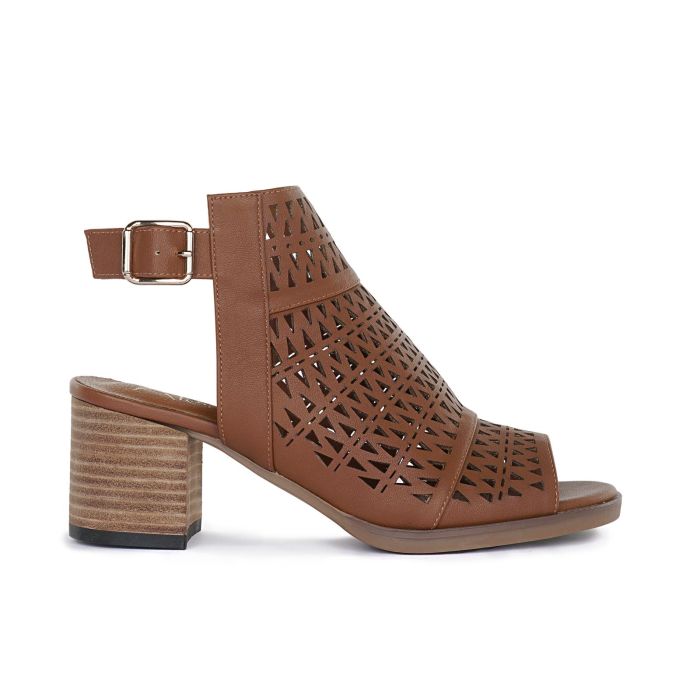Sandali marroni con tacco e inserto laserato