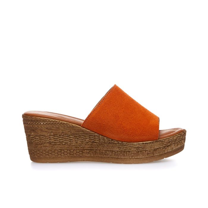Ciabatte arancioni in pelle con maxi zeppa