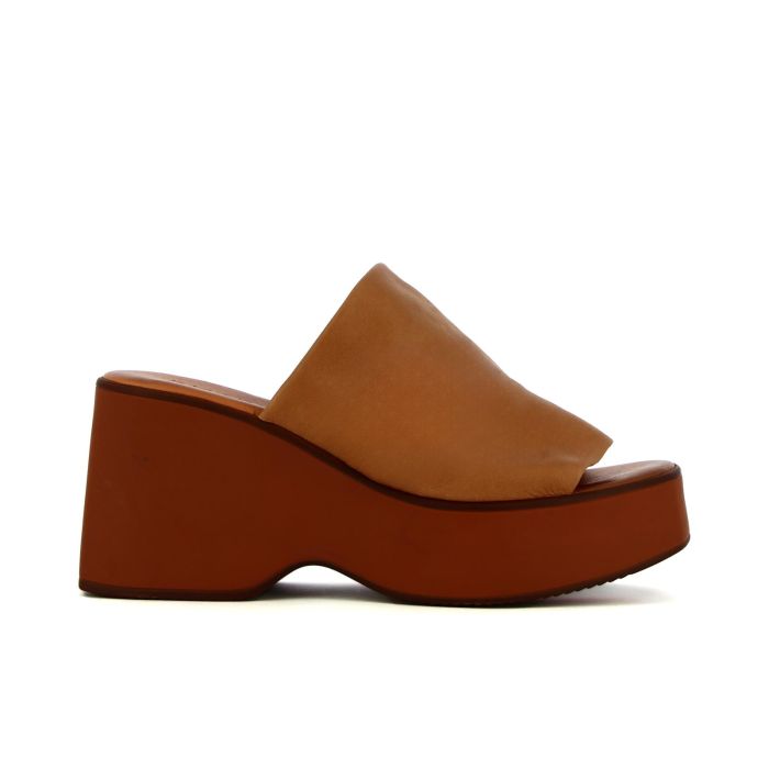 Ciabatte marroni in pelle con maxi zeppa