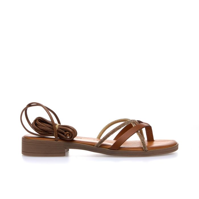 Sandali bassi marroni in pelle con lacci