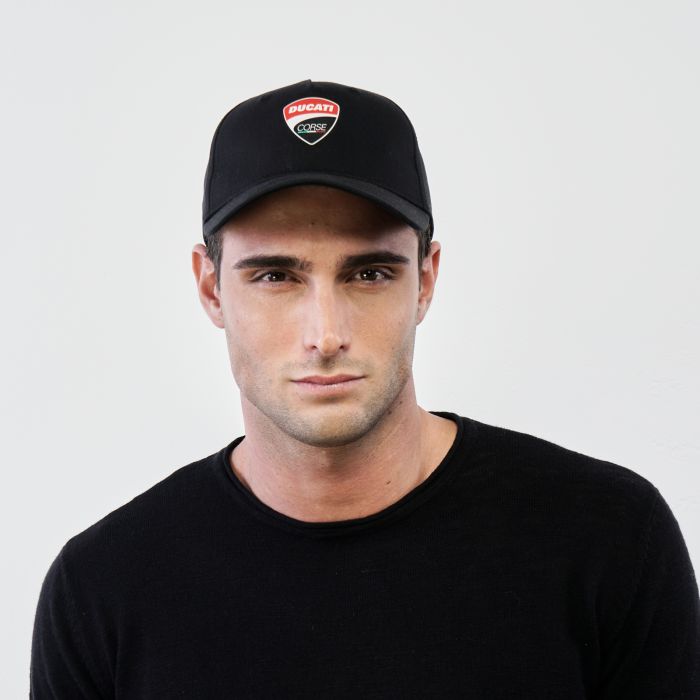 Cappellino nero con stemma