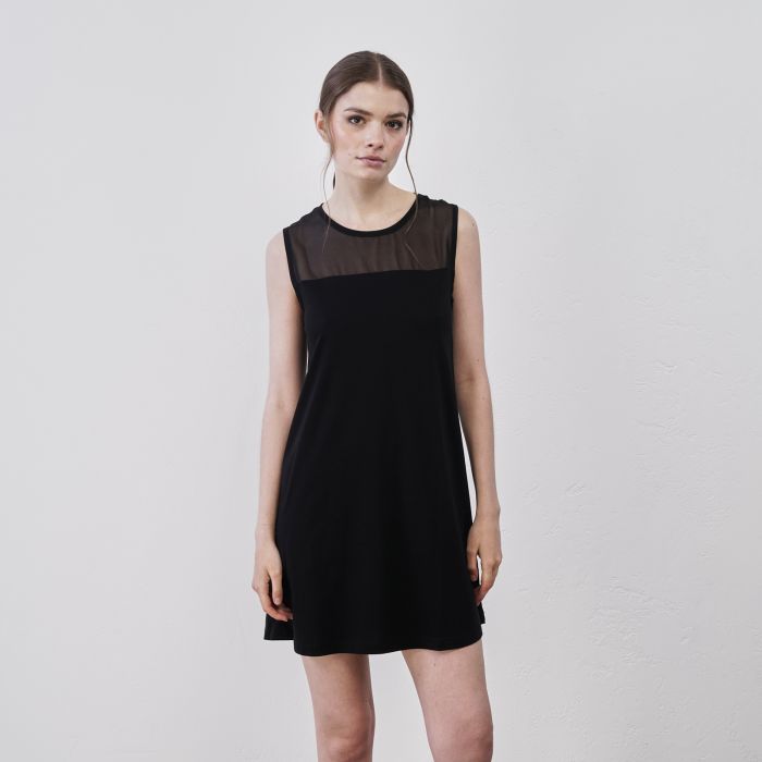 Abito nero corto senza maniche con inserto in tulle